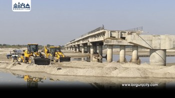 कमला नदीमा भासिएको पुल पुनर्निर्माण सुरु, असारभित्र सञ्चालनमा ल्याउने लक्ष्य