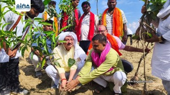 जगरनाथपुर गाउँपालिकाद्वारा उपयोगविहीन सार्वजनिक जग्गामा वृक्षारोपण अभियानलाई तिव्रता (तस्विरहरु)