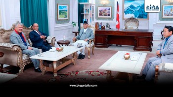 प्रधानमन्त्री ओली र प्रचण्डबीच सिंहदरबारमा छलफल