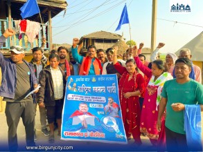 सखुवाप्रसौनी–१ मा रास्वपा उम्मेदवार रामाकान्त चौरसिया मतदातासँग प्रत्यक्ष संवाद गर्दै मतदाताकाे घरदैलोमा