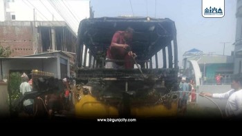 रूपन्देहीमा निजी विद्यालयको बसमा आगलागी, सबै विद्यार्थी सकुशल