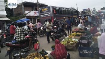 राजविराज बजारमा सडक अतिक्रमण र पार्किङ समस्याले सर्वसाधारण सास्ती