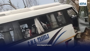 भारतबाट पोखरा आउँदै गरेको बस दुर्घटना, २१ यात्रु घाइते अवस्थामा उद्दार