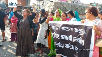 बहुबिवाहसम्बन्धी मस्यौदाविरुद्ध जीतपुरमा महिलाको प्रदर्शन, सवारी अवरुद्ध
