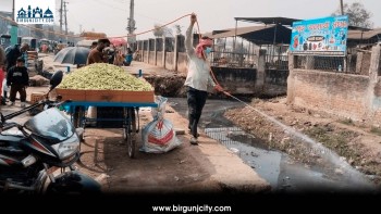 लामखुट्टे नियन्त्रण गर्न वीरगन्ज महानगरद्वारा ‘पम्प स्प्रे’ अभियान सुरु