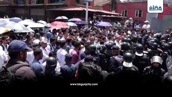 स्वास्थ्य मन्त्रालय घेर्न हिँडेका चिकित्सकलाई प्रहरीले रोक्यो