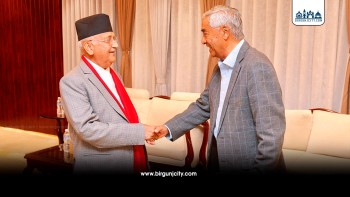 सिंहदरबारमा प्रधानमन्त्री ओली र देउवाबीच २ घण्टा छलफल