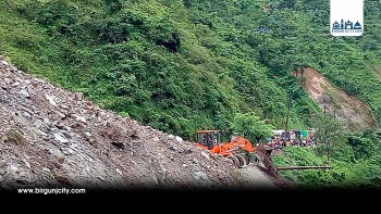 चितवनमा सुक्खा पहिरो, नारायणगढ–मुग्लिन सडक अवरुद्ध