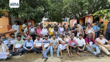 जनकपुरमा पत्रकारमाथि आक्रमण गर्ने वकिलहरूविरुद्ध कानुनी कारवाहीको माग गर्दै धर्ना