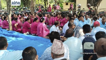 मिथिला नगरपालिकाका शिक्षकहरू अनिश्चितकालीन धर्नामा